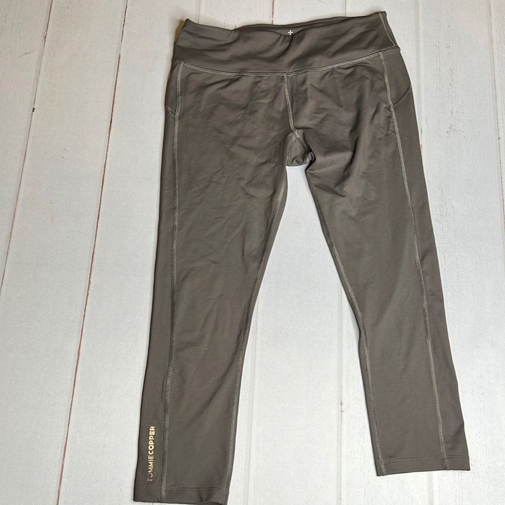 Tommie Copper - Women's Performance Compression Capri - Size Medium